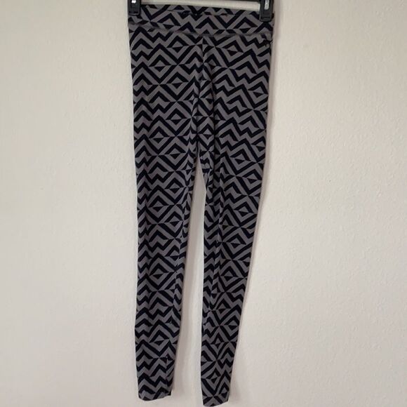 Victoria’s Secret PINK Chevron Zig Zag Leggings XS - Picture 1 of 6